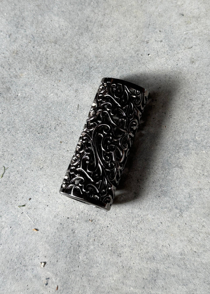 Baroque Midnight - Baroque Lighter Case with intricate black engravings on a sleek metal finish, ideal for stylish smoking accessories.